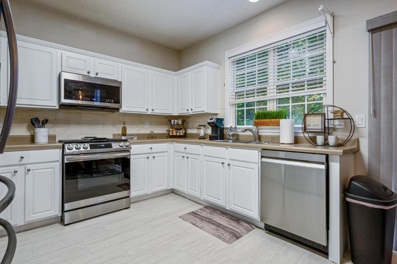 Enjoy This Amazing Home With Porch & Grill Near Dt Woodstock Luaran gambar